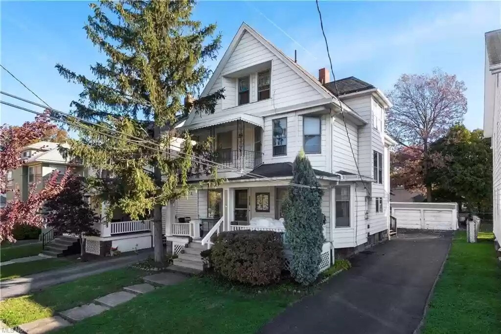 Front - 1299 Lakeland Ave