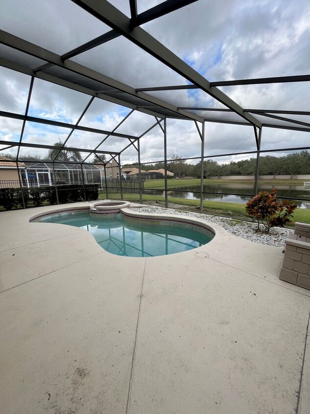 Building Photo - UPGRADED 3 bed 3 bath pool home with a lof...