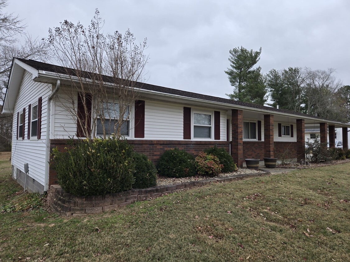 Building Photo - 950 Old Rte 146 Loop