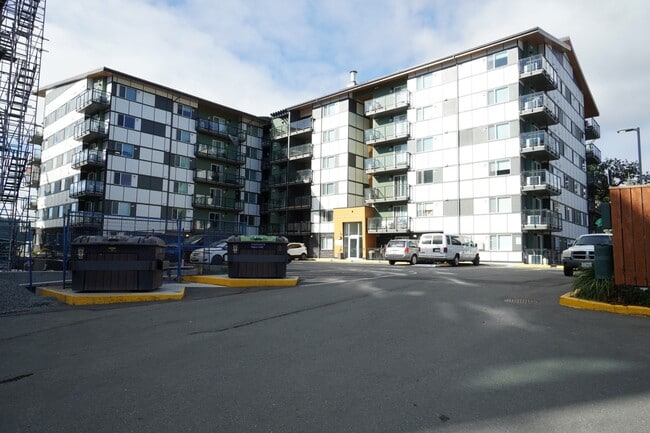 Building - 728 Meaford Avenue