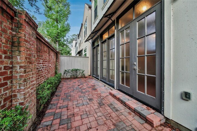Foto del edificio - 42 Wooded Park Pl