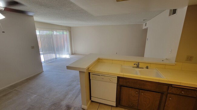 Building Photo - 538 S Oakland Ave