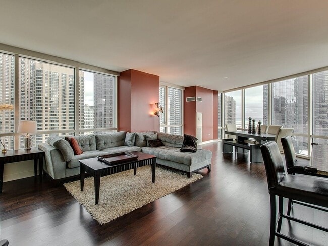 Building Photo - 505 N McClurg Ct