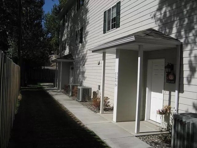 Building Photo - 726 Marion St