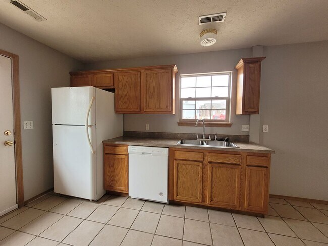 Foto del edificio - Large Duplex with 2 Bedrooms 2 Bathrooms a...