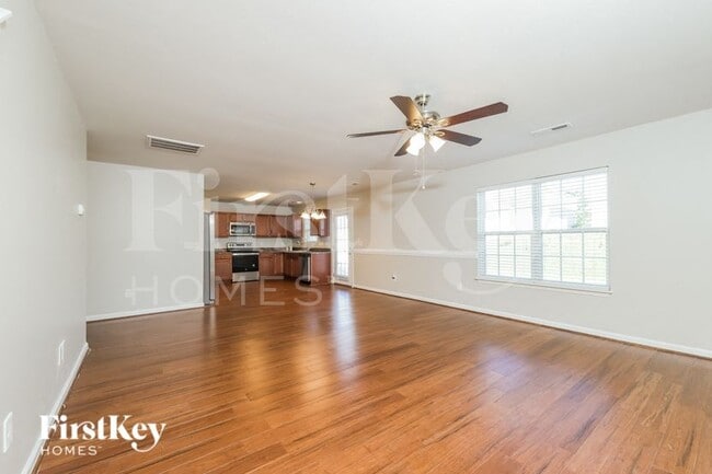 Building Photo - 3929 Creekmoore Dr