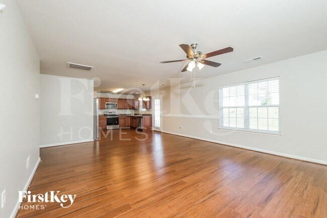 Foto del edificio - 3929 Creekmoore Dr