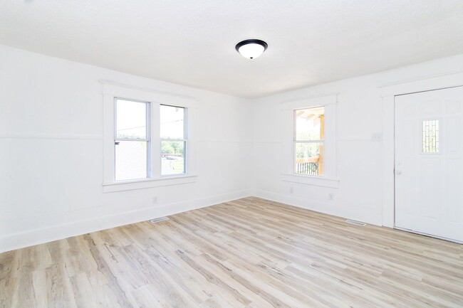 Building Photo - 203 E Vasser St