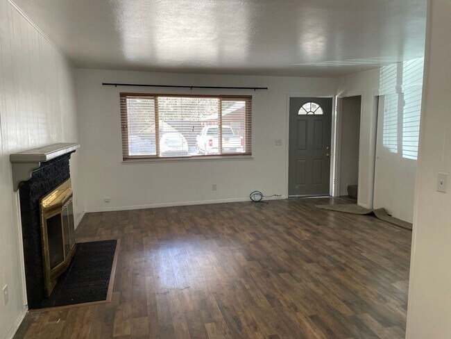 Foto del edificio - 3685 Tamarack Ave