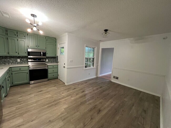 Foto del edificio - 636 Gravlee Ln