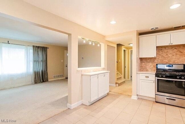 Building Photo - 2961 Archwood Pl