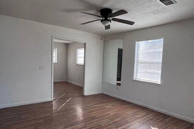Building Photo - 520 Brewer Dr