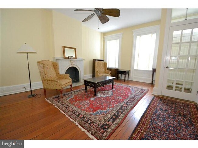 Building Photo - 753 S Warnock St