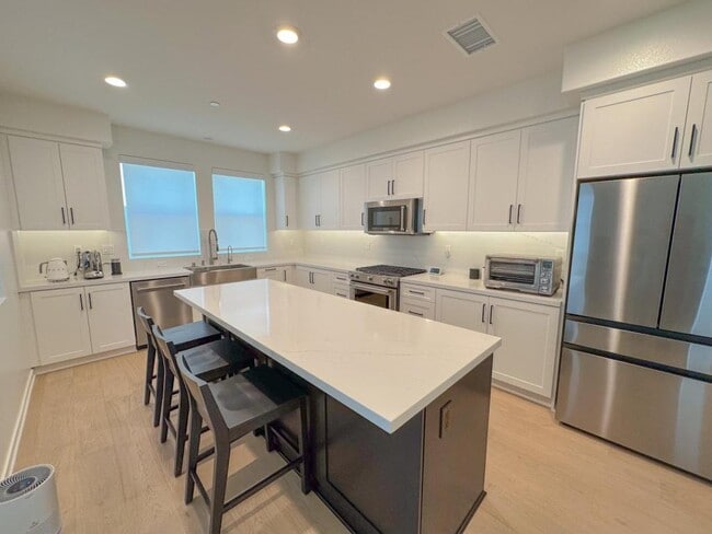 Building Photo - 49 Sanctuary Ln