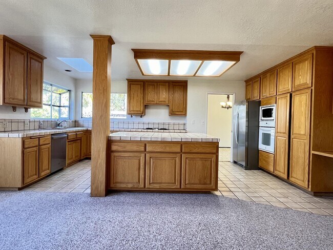 Building Photo - 3105 Blenkarne Dr