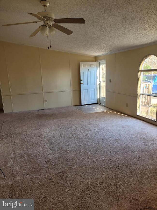 Building Photo - 44354 Forest Landing Rd