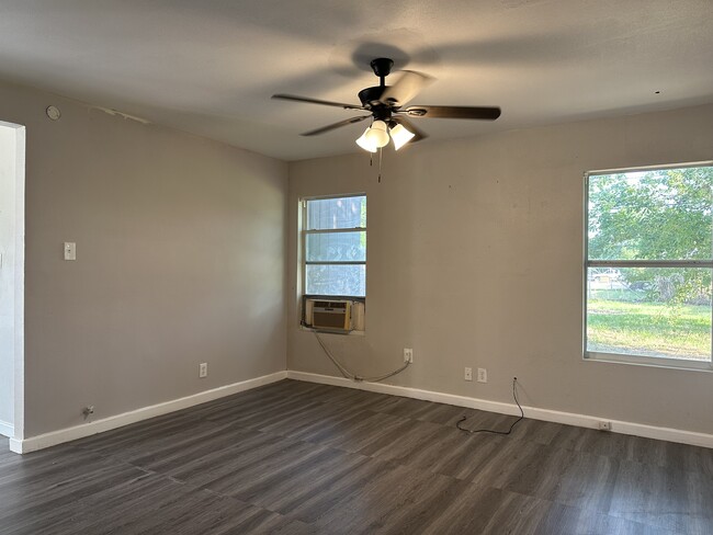 Building Photo - 3001 E Rio Grande St