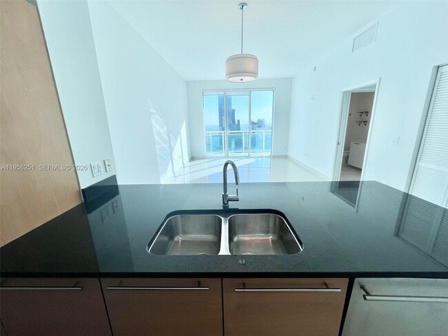 Foto del edificio - 950 Brickell Bay Dr