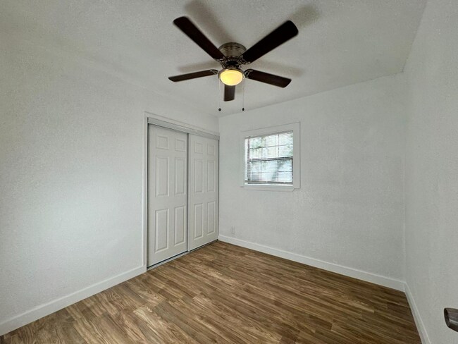 Foto del edificio - 4023 Sunrise Creek Dr
