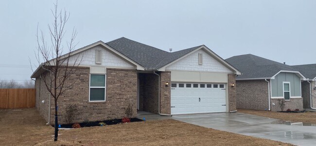 Foto del edificio - 3 Bedroom 2 Bathroom 2 Car Garage Home in Oakdale School District