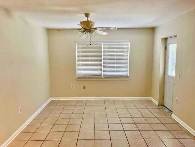 Foto del edificio - 2835 S Fletcher Ave