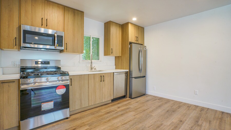 Foto principal - 6112 Saturn St
