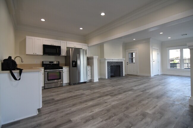 Building Photo - 2103 7th Ave