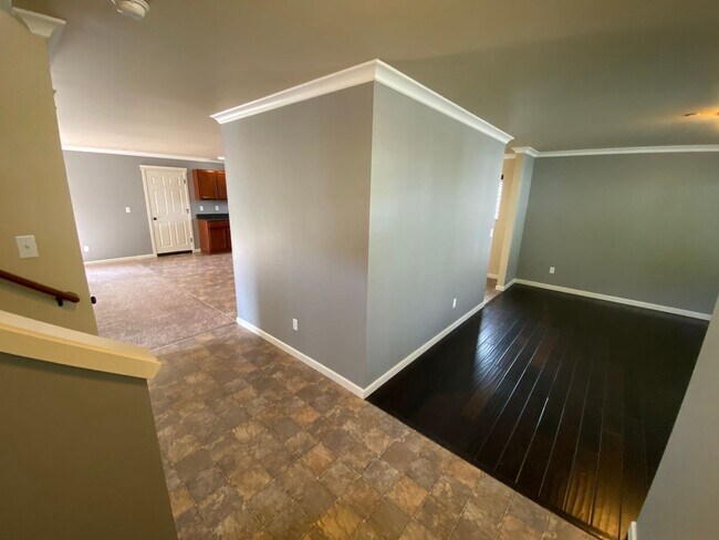 Building Photo - 1577 Burnside Pl