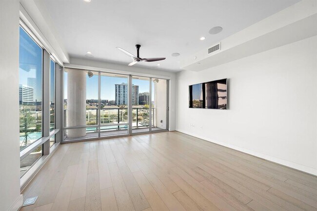 Foto del edificio - 2047 Westcreek Ln Ln