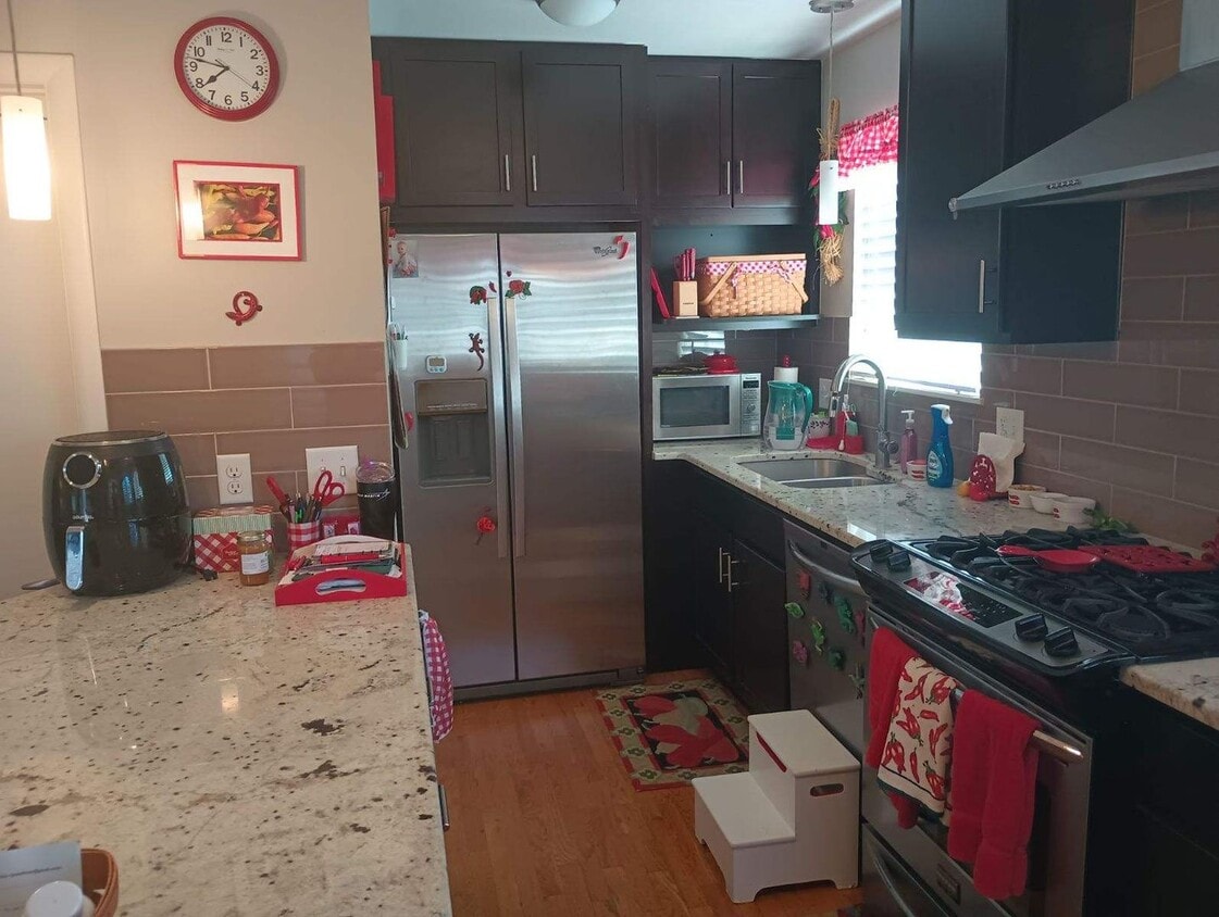 2 Bedroom Townhouse in the heart of Tennyson! - 2 Bedroom Townhouse in the heart of Tennyson!
