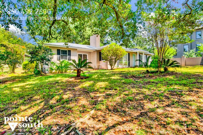 Building Photo - 703 Belrose Ave