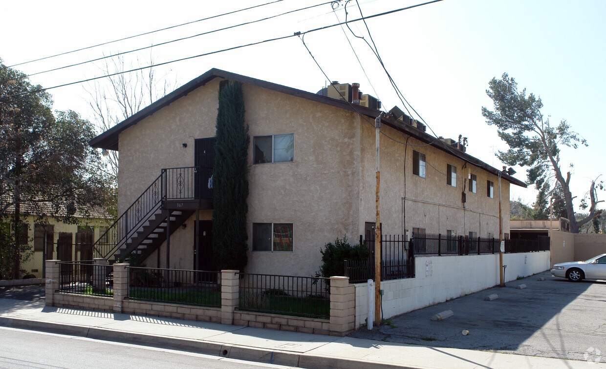 Foto del edificio - 367 W 9th St