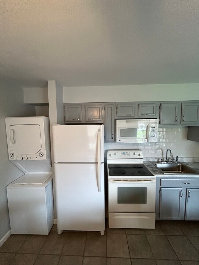 Foto del edificio - 28 Fall Creek Dr