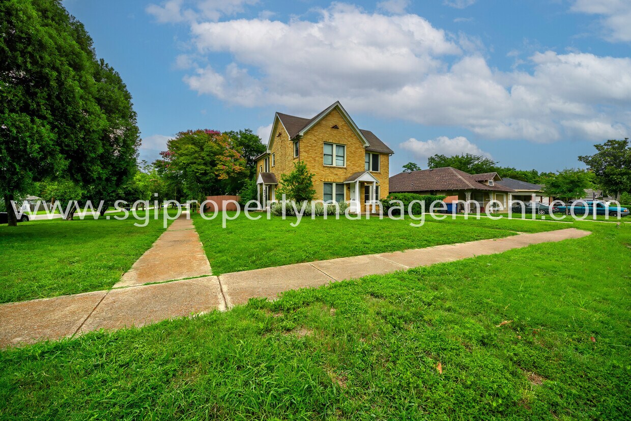 Foto principal - 902 S Oak Cliff Blvd