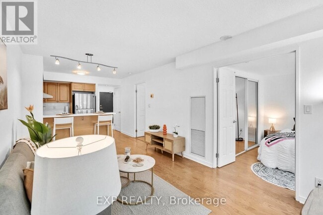 Building Photo - 230 King St E