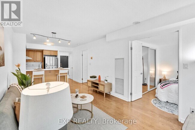 Photo du bâtiment - 230 King St E