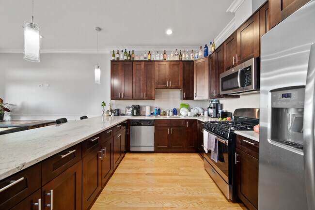 Foto del edificio - 3336 W Irving Park Rd
