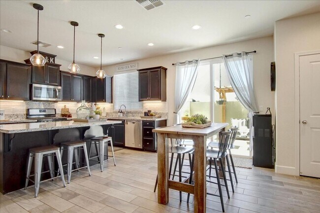 Building Photo - Hollister Home for Rent