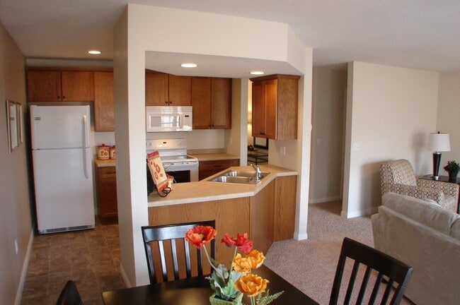 Building Photo - Lakewood Terrace