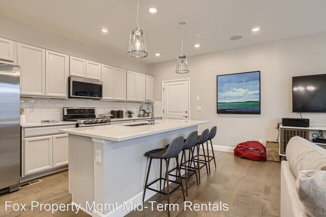 Foto del edificio - 3 br, 2.5 bath House - 8384 Holman St #B