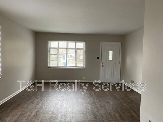 Building Photo - 5773 Hillside Ave