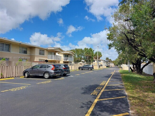 Foto del edificio - 4410 NW 79th Ave