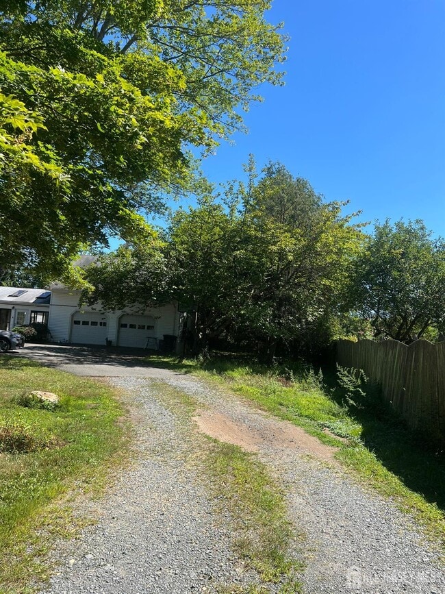 Building Photo - 265 Friendship Rd