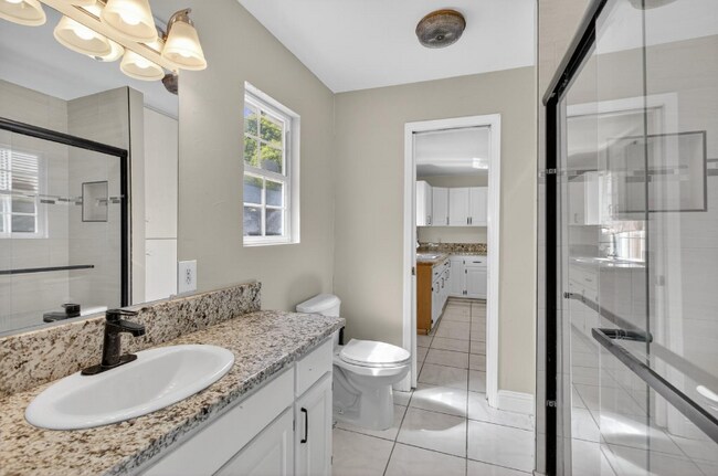 Foto del edificio - 5080 Enrico Blvd