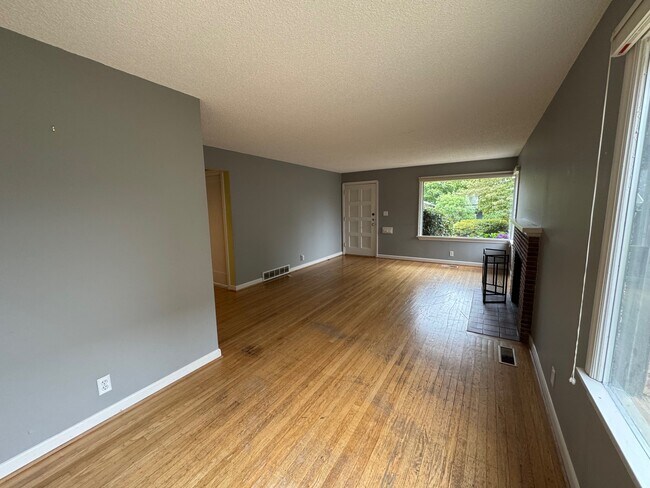 Building Photo - 6227 53rd Ave NE