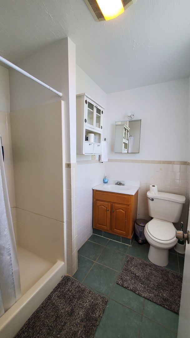 Foto del edificio - 2 Bedroom (no fee!) - furnished - in Allston available NOW (or 10/1)