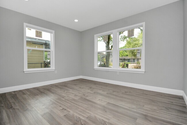 Building Photo - 2707 Mc Nay Dr