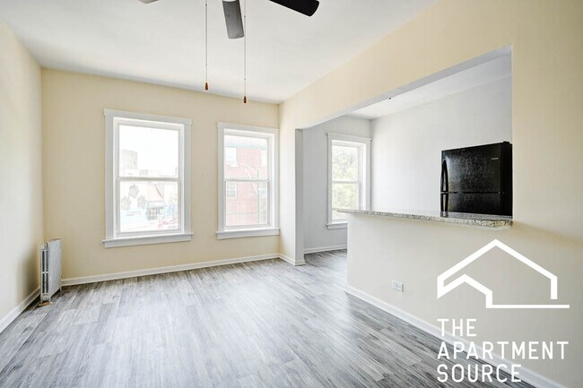 Foto del edificio - 2712 N Milwaukee Ave
