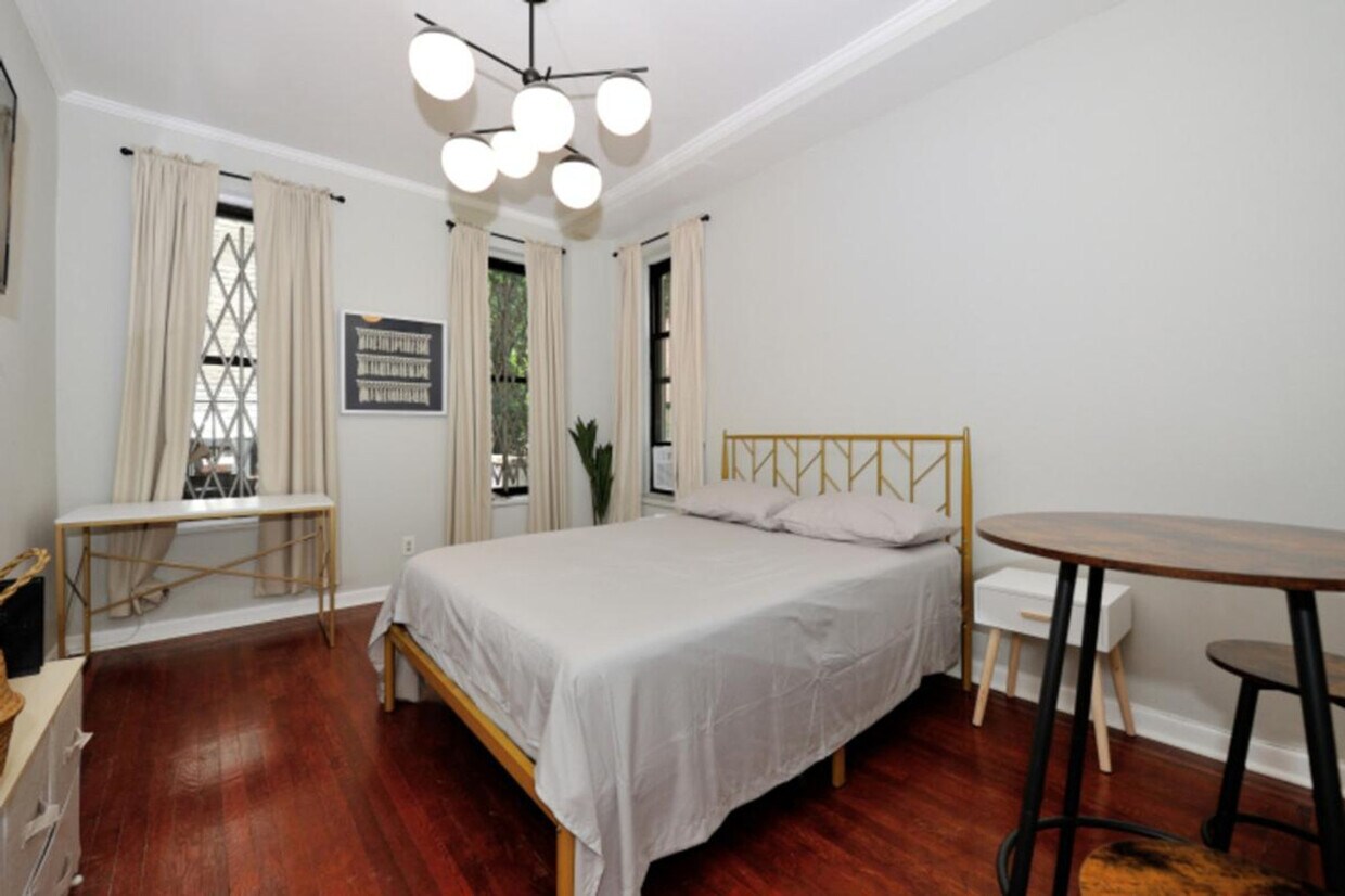 Foto principal - 20-28 E 76th St