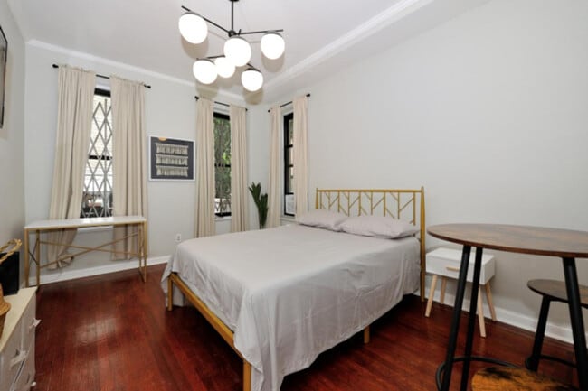 Building Photo - 20-28 E 76th St